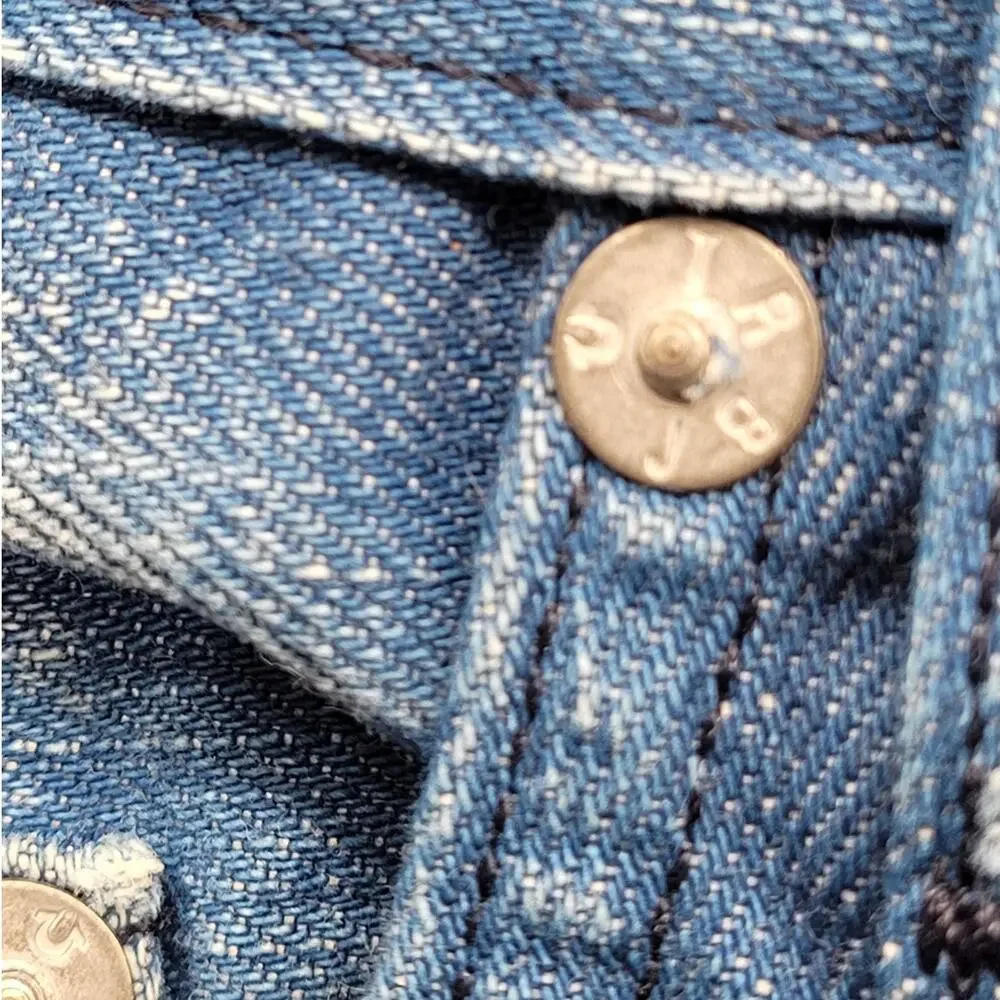 True Religion Light Blue Denim Bobby Distressed Mens Straight Leg Jeans size 31‎